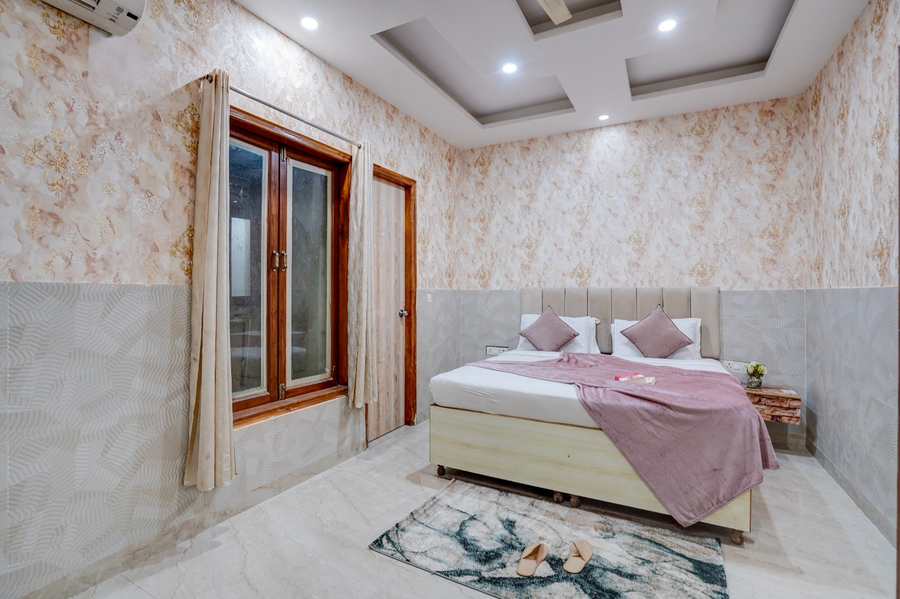 restin hotel near sector 63 and sector 62