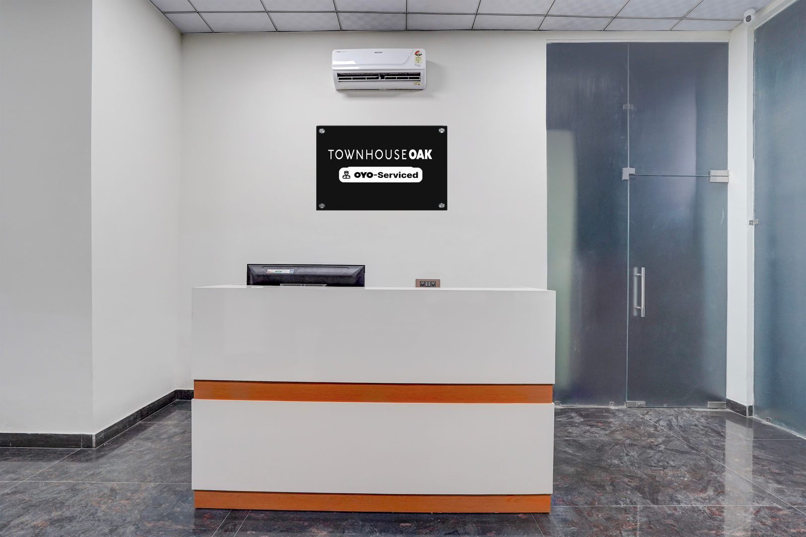 townhouse oak sector 31 noida