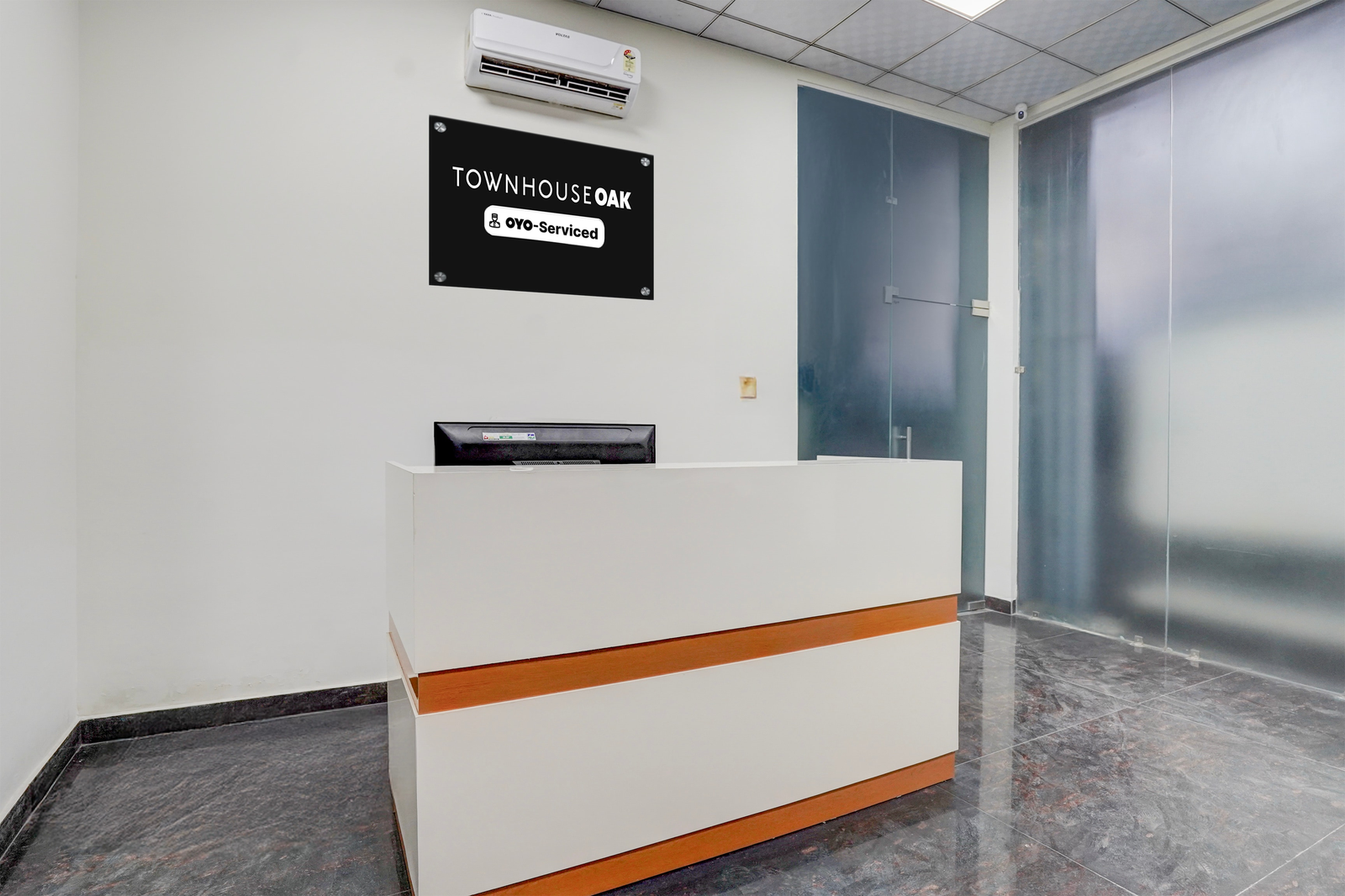 townhouse oak sector 31 noida