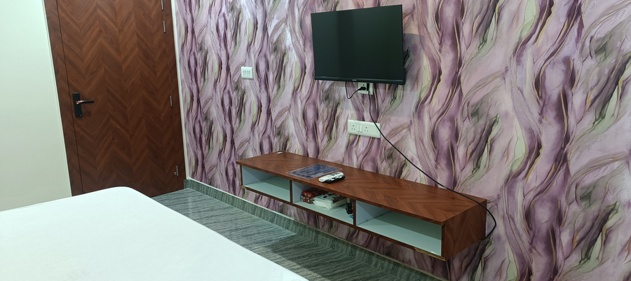 hotel stay aura