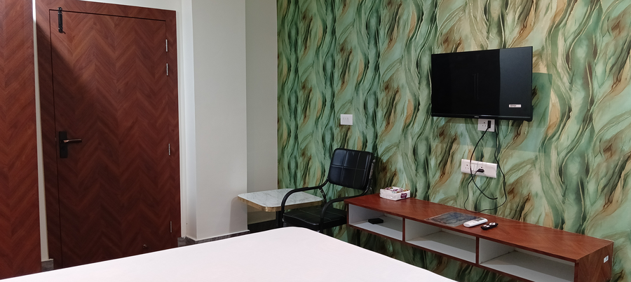 hotel stay aura