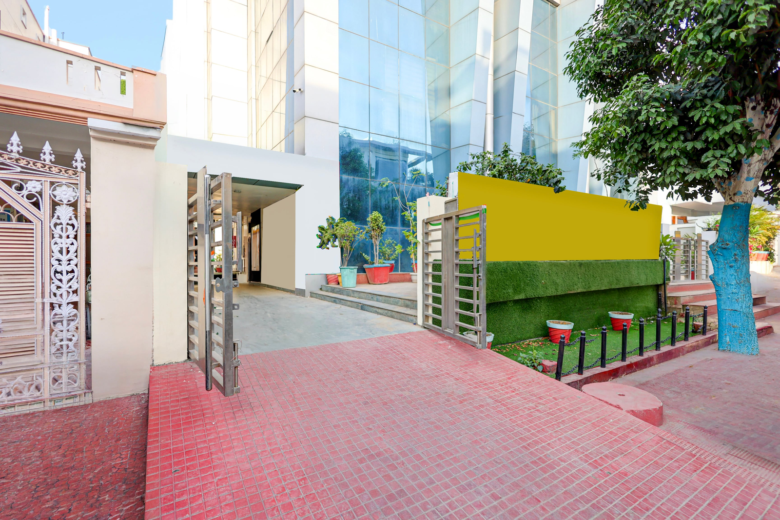 Hotel O Vineet Khand Gomti Nagar Formally Raas Inn,,3 star