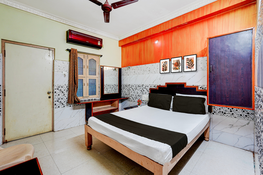 Hotel O Tirupati Bus Station Formerly Aadrustam Residency,Plot No. 13/30, Pk Layout, Near Group Theatre, Tirupati,3 star