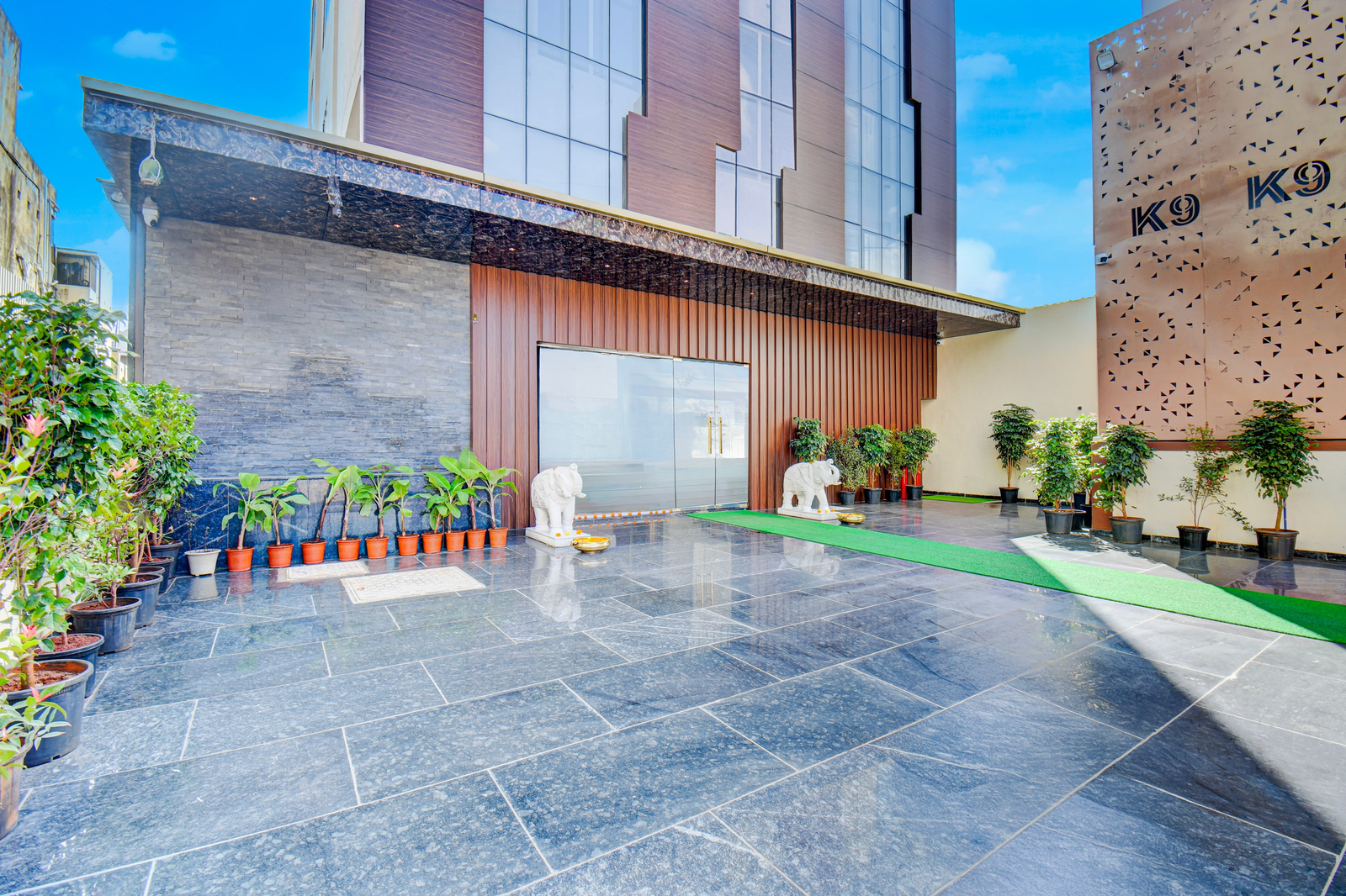 palette hotel chakana k9