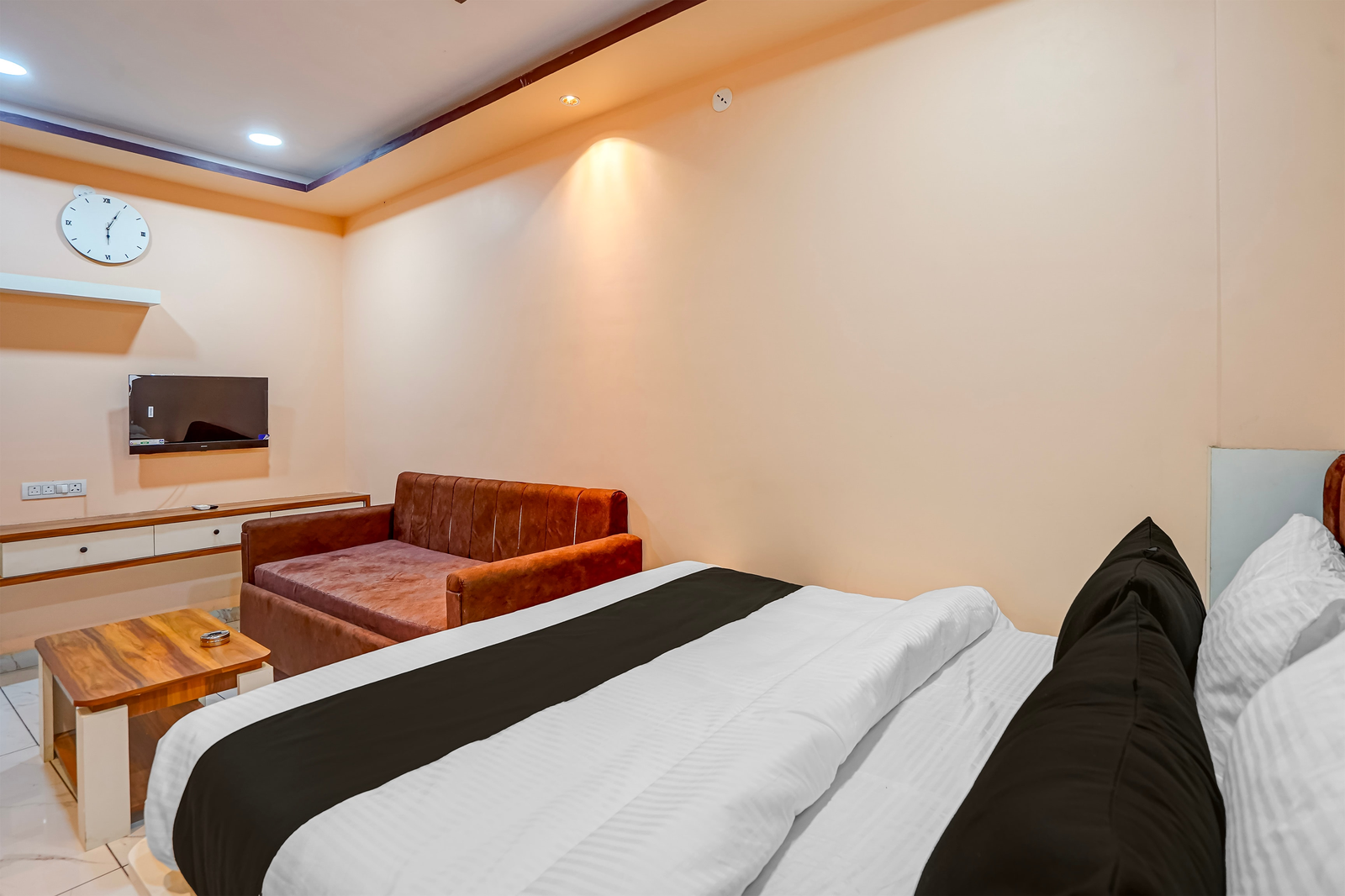 super townhouse iskcon temple ujjain formerly hotel ramashray palace