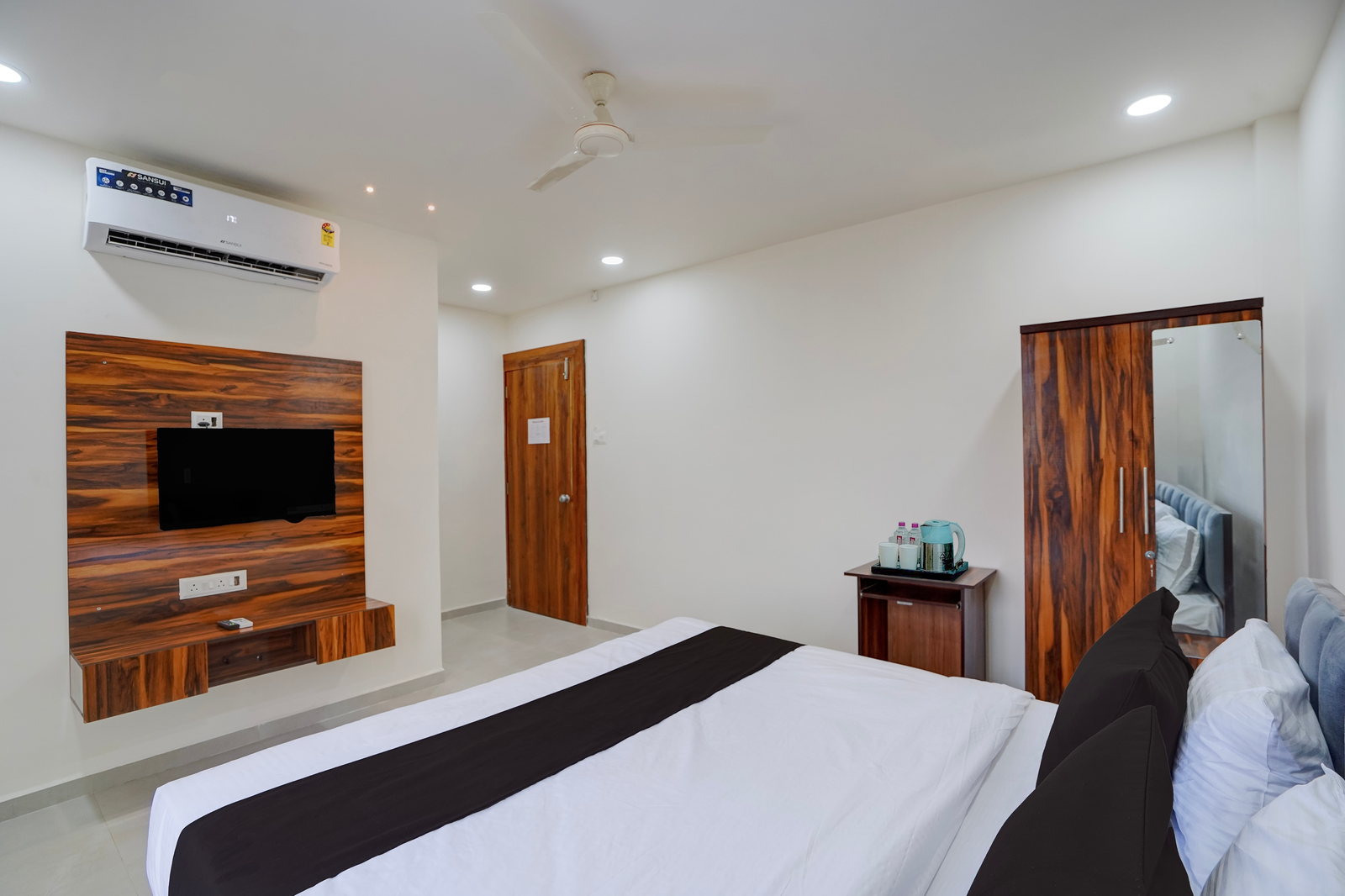 super hotel o godhni road nagpur
