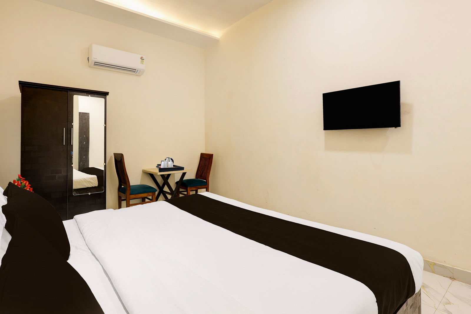 townhouse by oyo gt road amritsar near fortis hospital