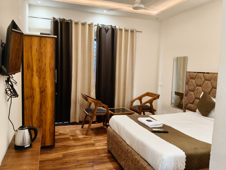 hotel royals zirakpur