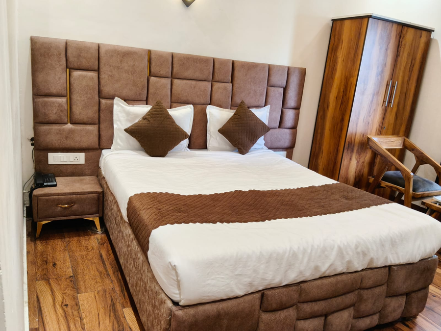 hotel royals zirakpur