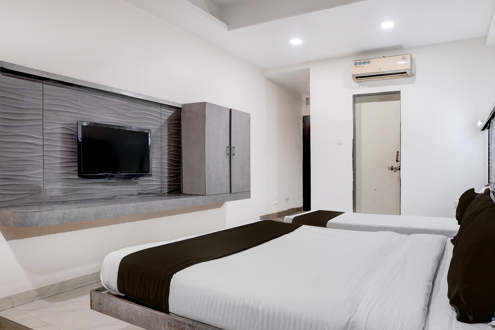super hotel o kolhapur gate formerly tanwani lodging