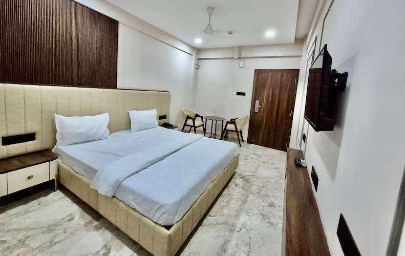 hotel white desert