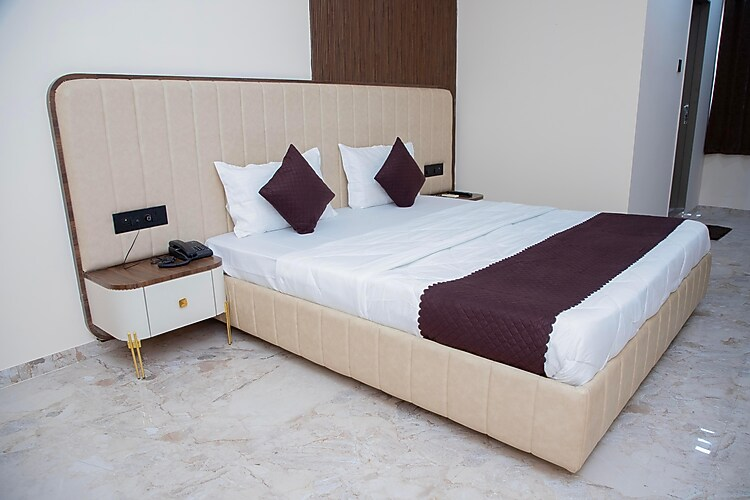 hotel white desert