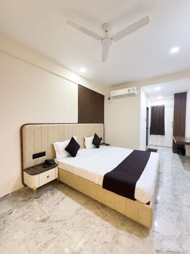 hotel white desert