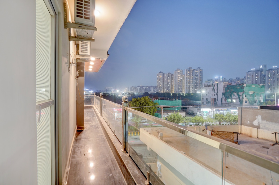 restin hotel spectrum mall road sector 101
