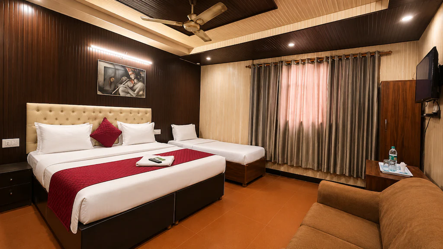 hotel red hut