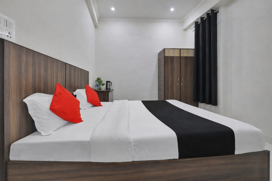 hotel the gold by yatrik hotels