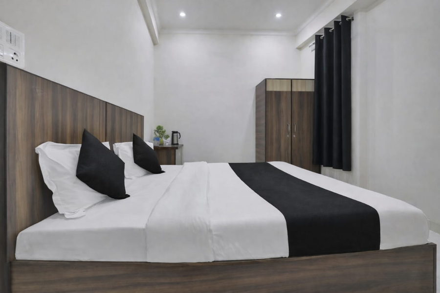 hotel the gold by yatrik hotels