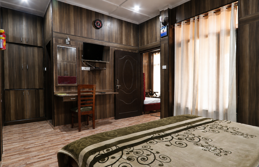 hotel hill top forest palace