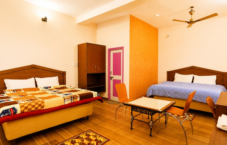 hotel hill top forest palace