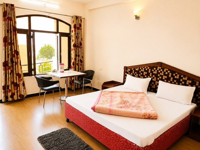 hotel hill top forest palace