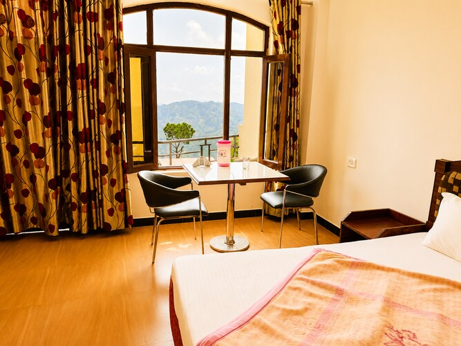 hotel hill top forest palace