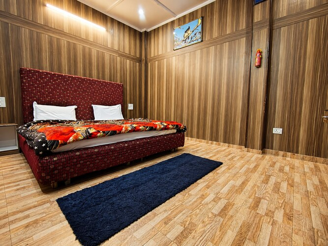 hotel hill top forest palace