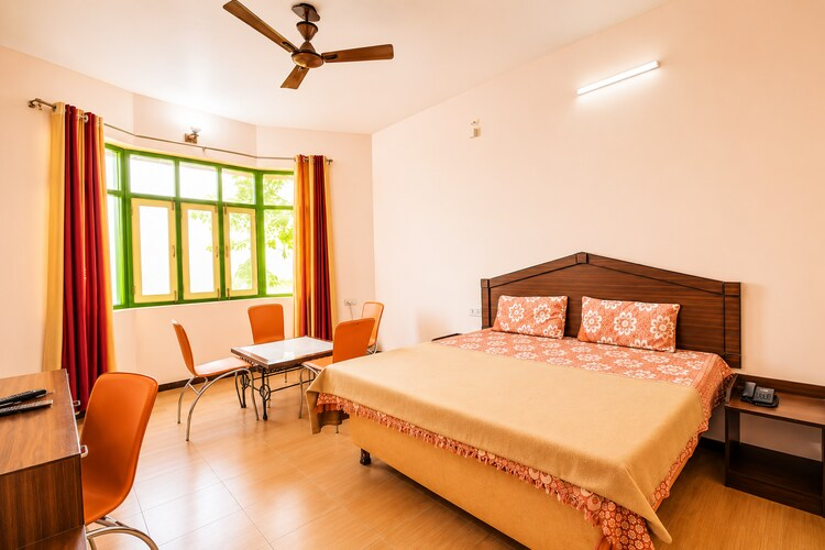 hotel hill top forest palace