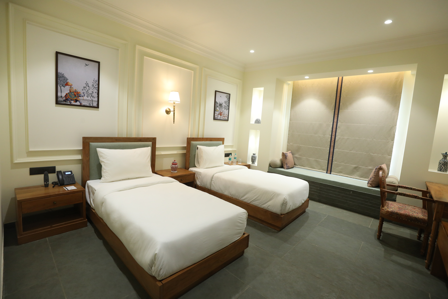 akhyana hotel near unitech cyber park