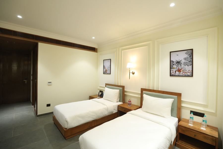 akhyana hotel near unitech cyber park