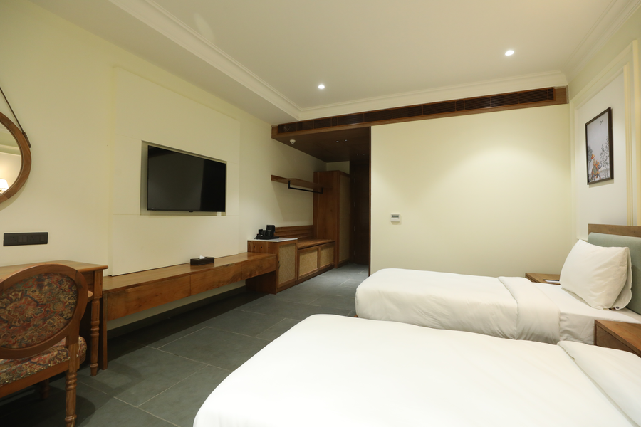 akhyana hotel near unitech cyber park