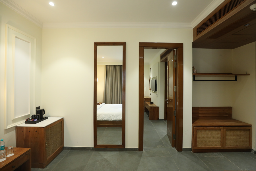 akhyana hotel near unitech cyber park