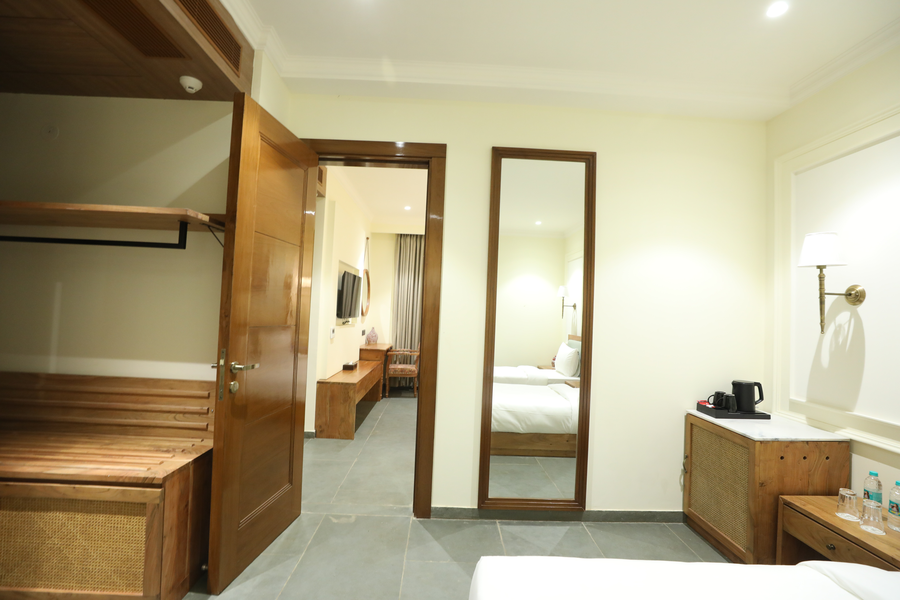 akhyana hotel near unitech cyber park