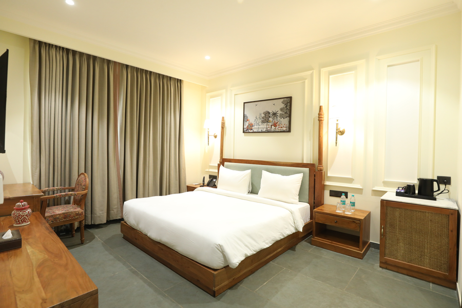 akhyana hotel near unitech cyber park