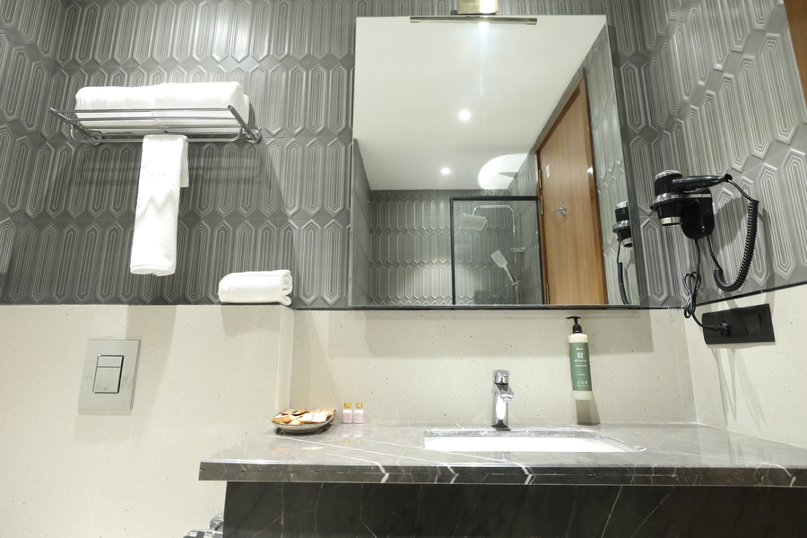 akhyana hotel near unitech cyber park