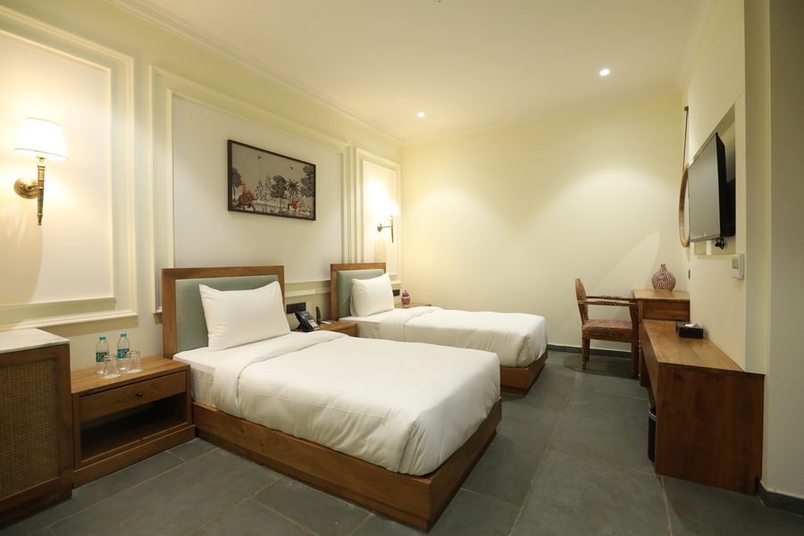 akhyana hotel near unitech cyber park