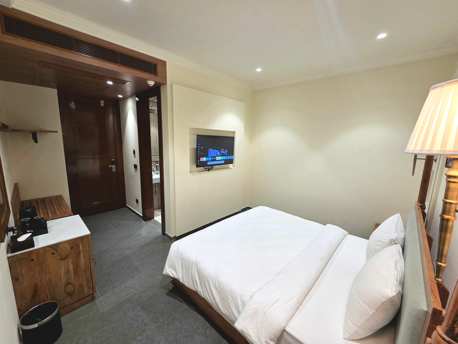 akhyana hotel near unitech cyber park