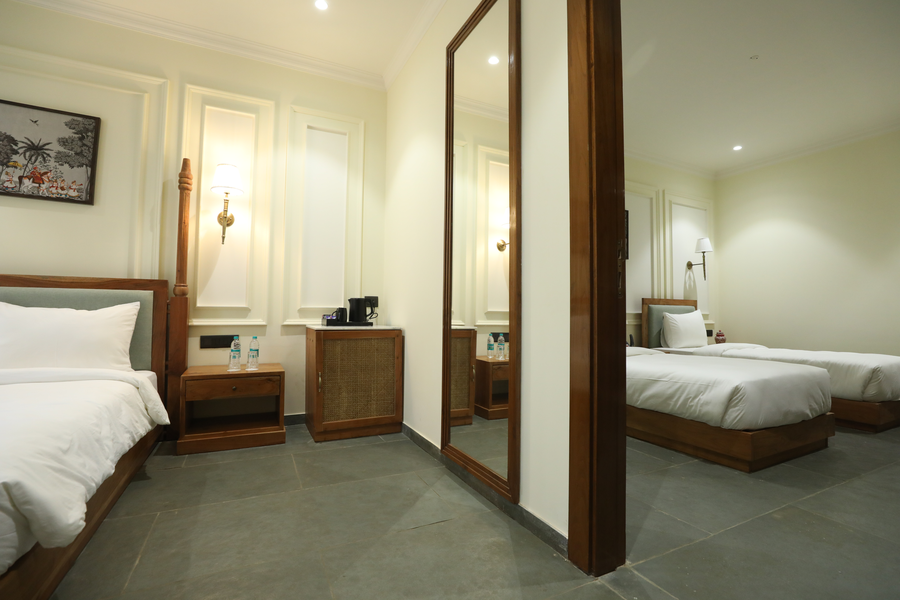 akhyana hotel near unitech cyber park