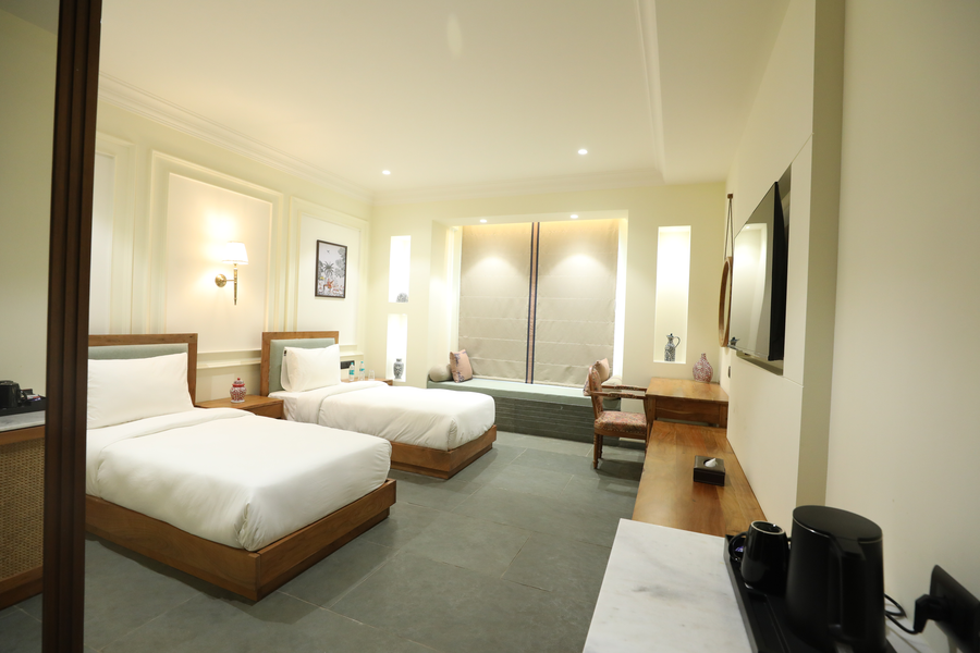 akhyana hotel near unitech cyber park