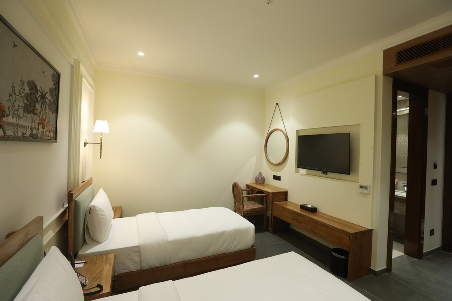 akhyana hotel near unitech cyber park