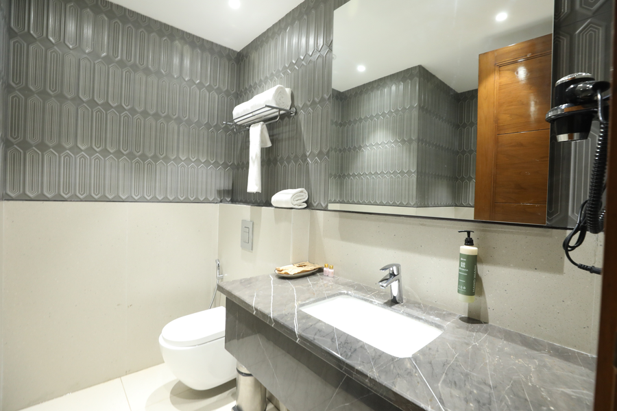 akhyana hotel near unitech cyber park