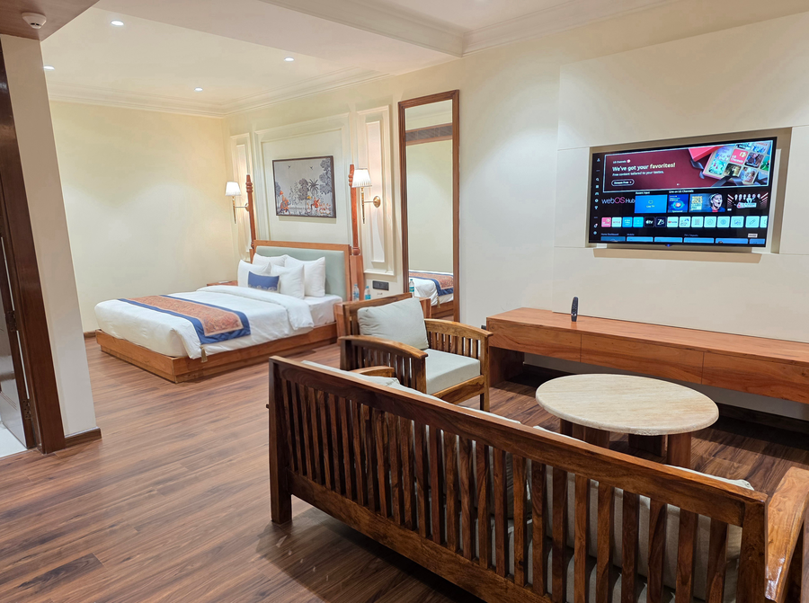 akhyana hotel near unitech cyber park