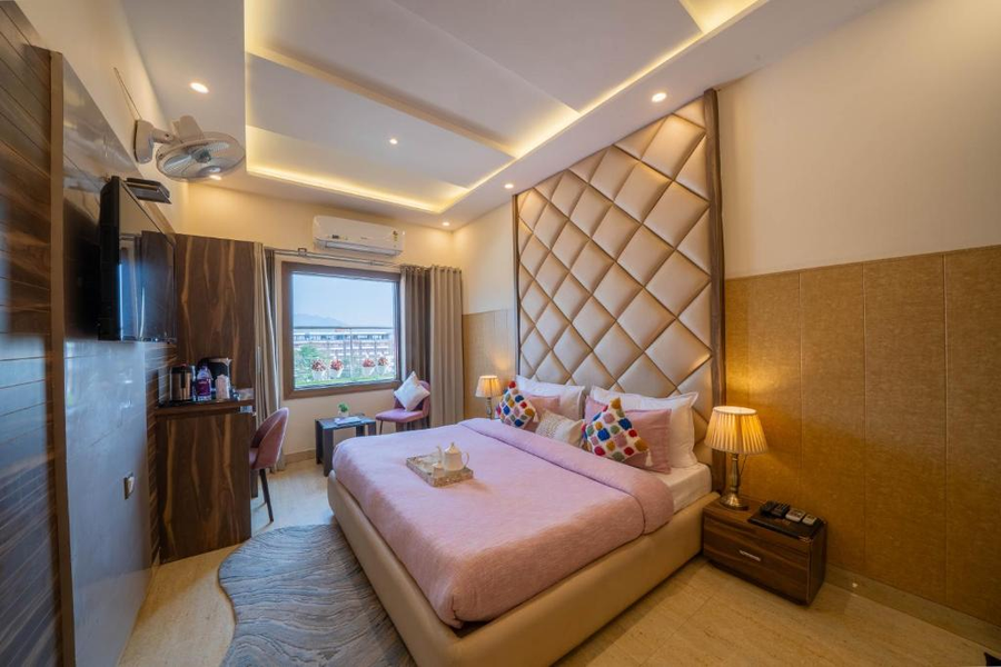Perfectstayz Premium @ Harkipauri Road,,3 star