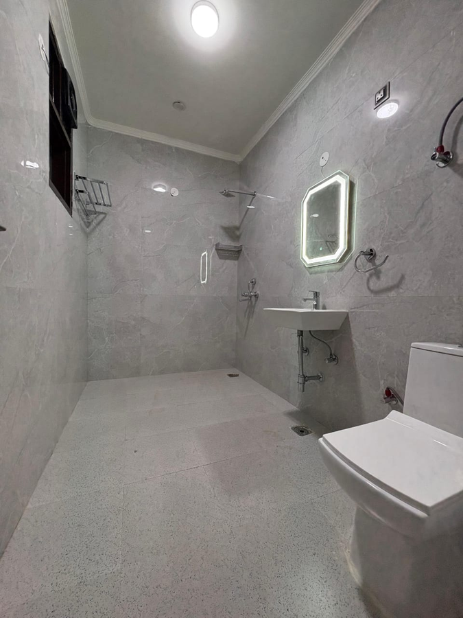 Radiant Hotel And Banquet,Pkb -43, Faridabad - Noida - Ghaziabad Expy, Next To Fit Gym, Parthala Khanjarpur, Sector 122, Noida, Uttar Pradesh 201301,3 star