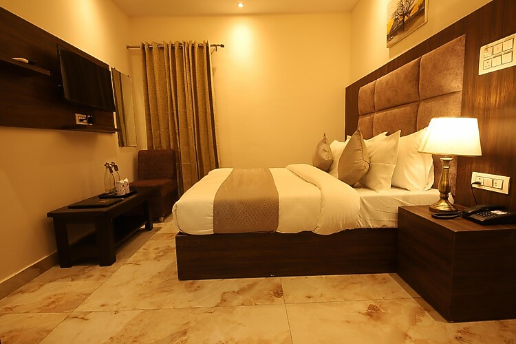perfectstayz value dhruv nanda at harkipauri road with free parking