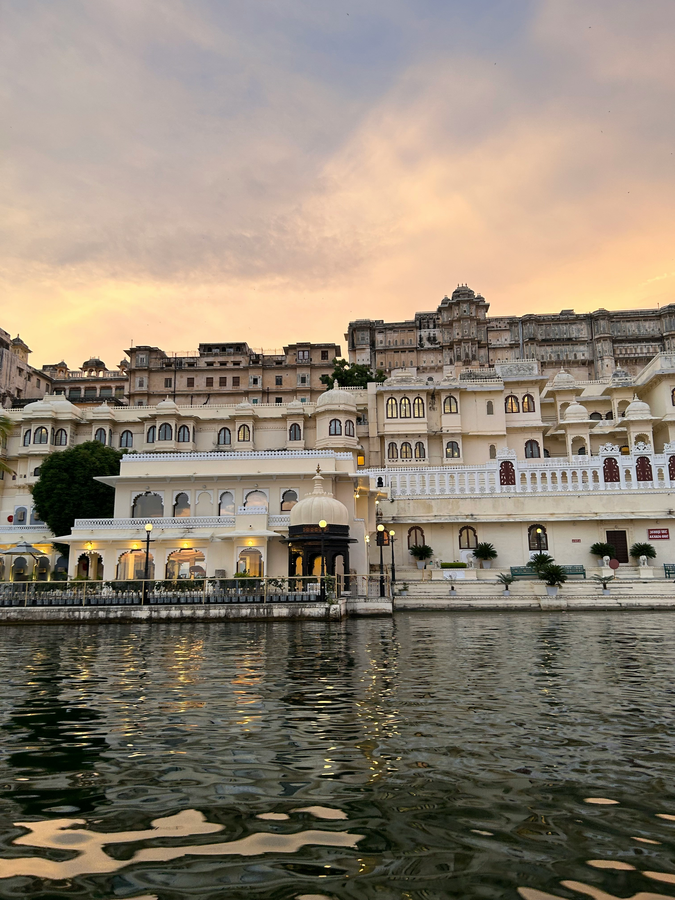 the hosteller bam udaipur artist house