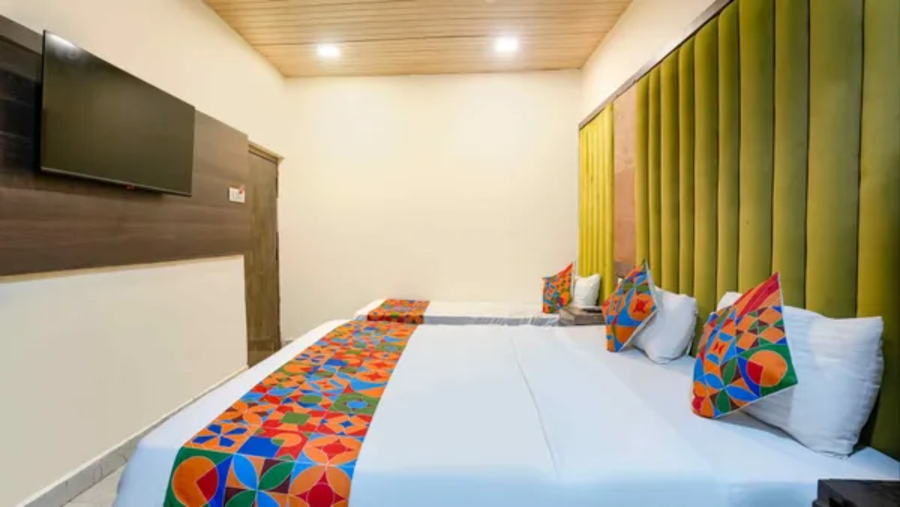 fabhotel b town