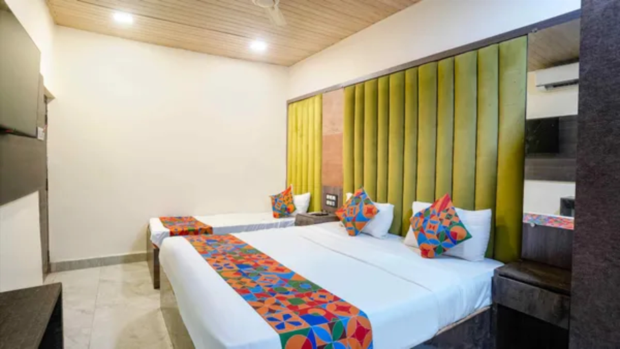 fabhotel b town