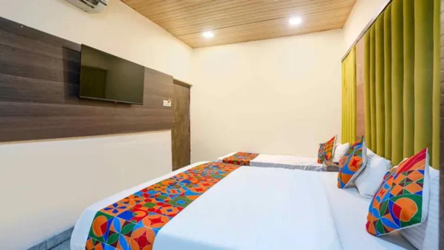 fabhotel b town