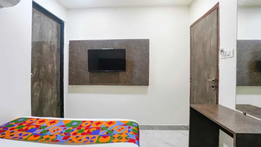 fabhotel b town