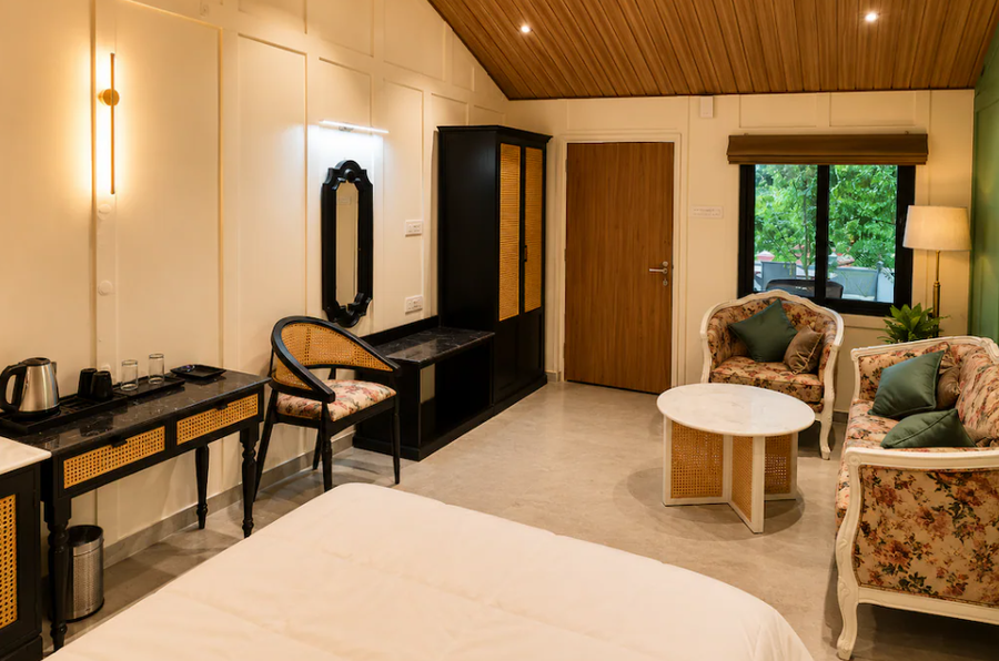 casa aura resort